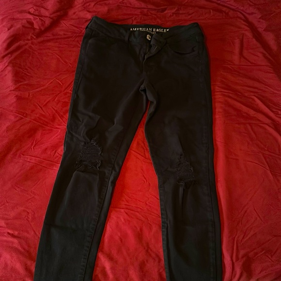 Women’s American Eagle Outfitters Black Super Stretch Ripped Knees  - Picture 1 of 4